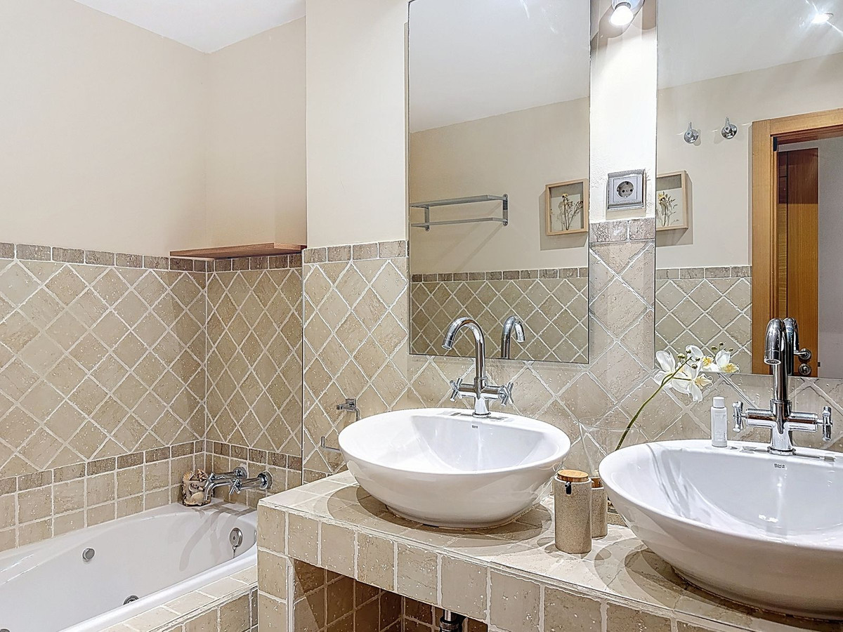 3 Bedroom Apartment in Estepona - Foto 32