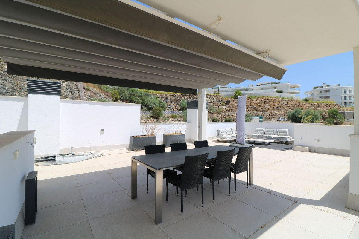 3 Bedroom Penthouse in Benahavís - Photo 21