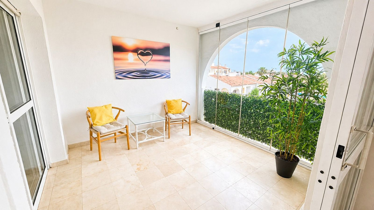 2 Bedroom Apartment in Estepona - Photo 14