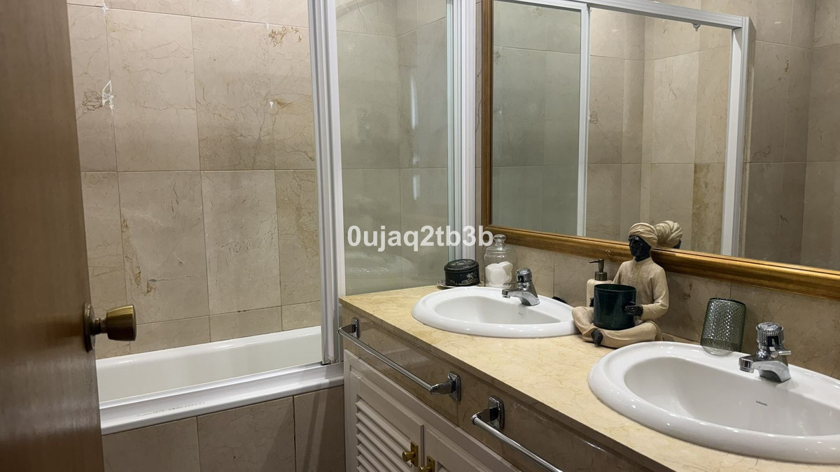 2 Bedroom Apartment in Marbella - Photo 5