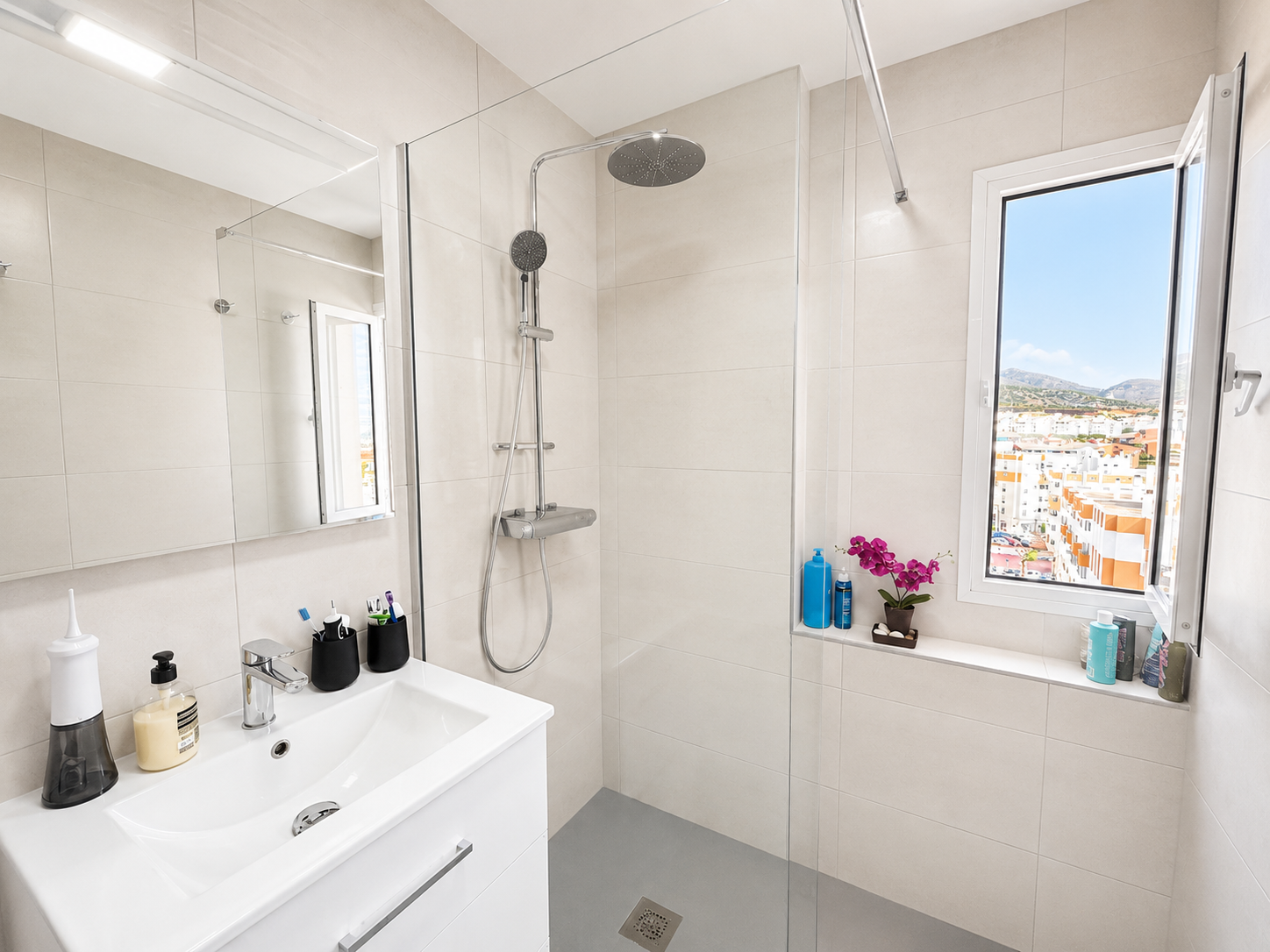 1 Bedroom Apartment in Benalmádena - Photo 6