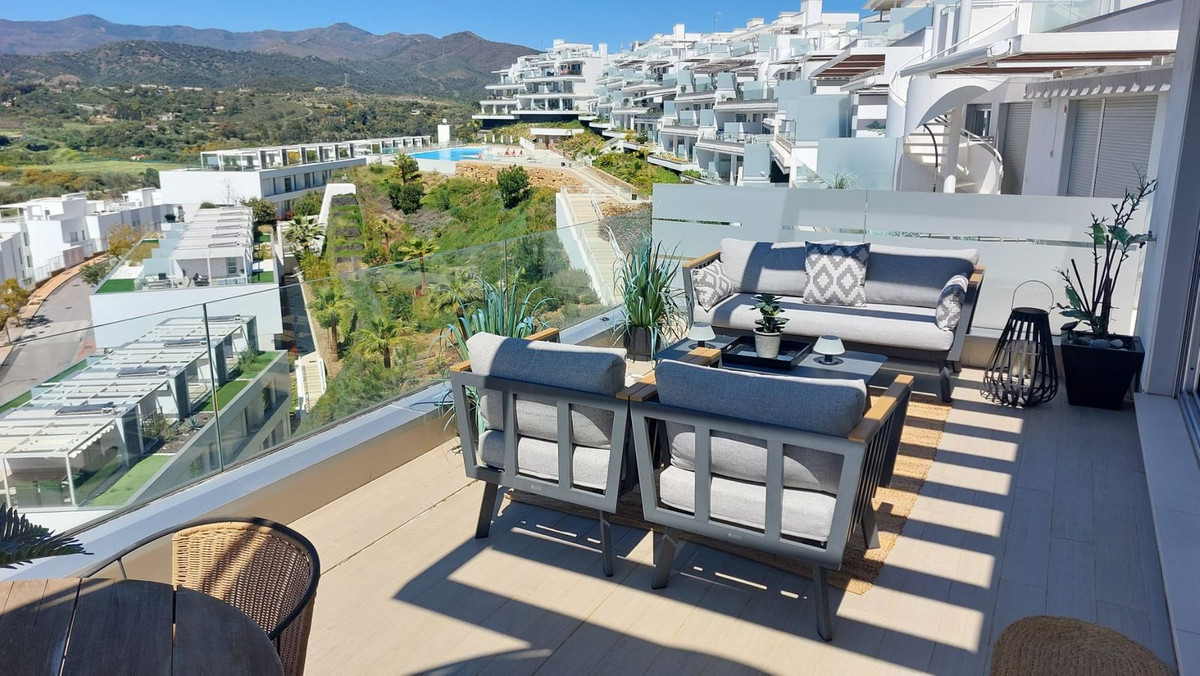 2 Bedroom Penthouse in Estepona - Photo 15
