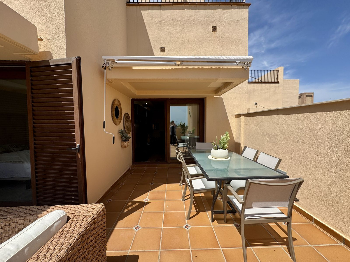 2 Bedroom Penthouse in Estepona - Photo 10