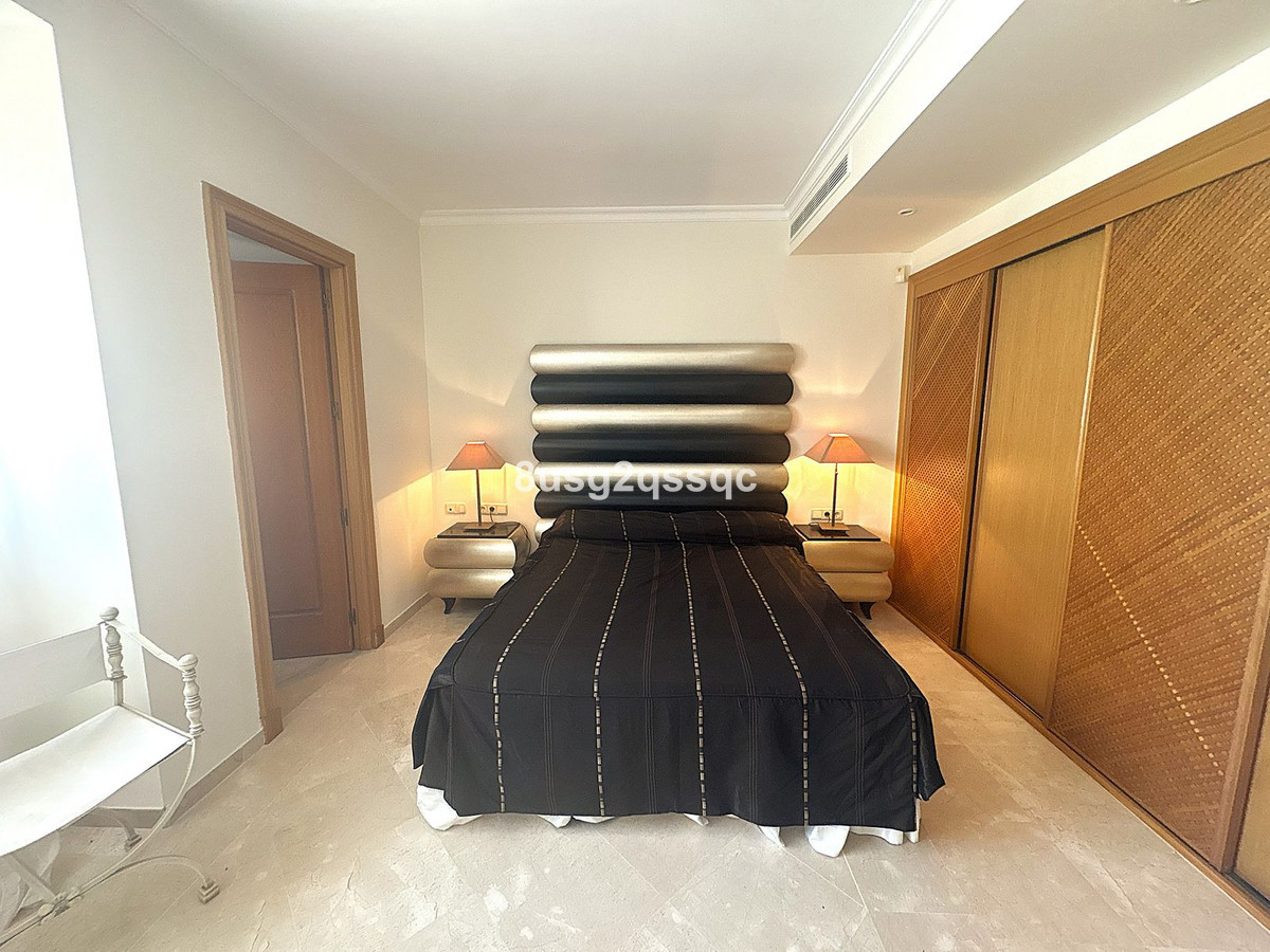 3 Bedroom Penthouse in Estepona - Photo 13