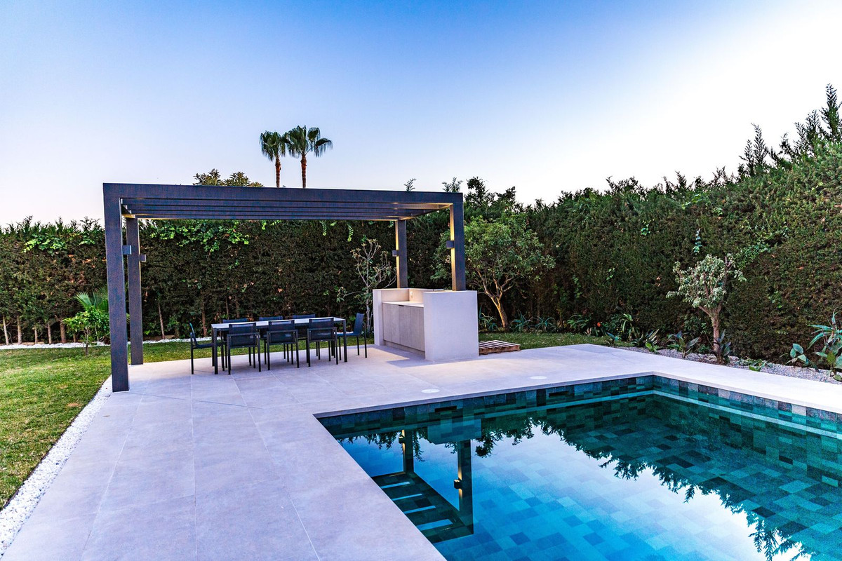 5 Bedroom Villa in Marbella - Photo 8