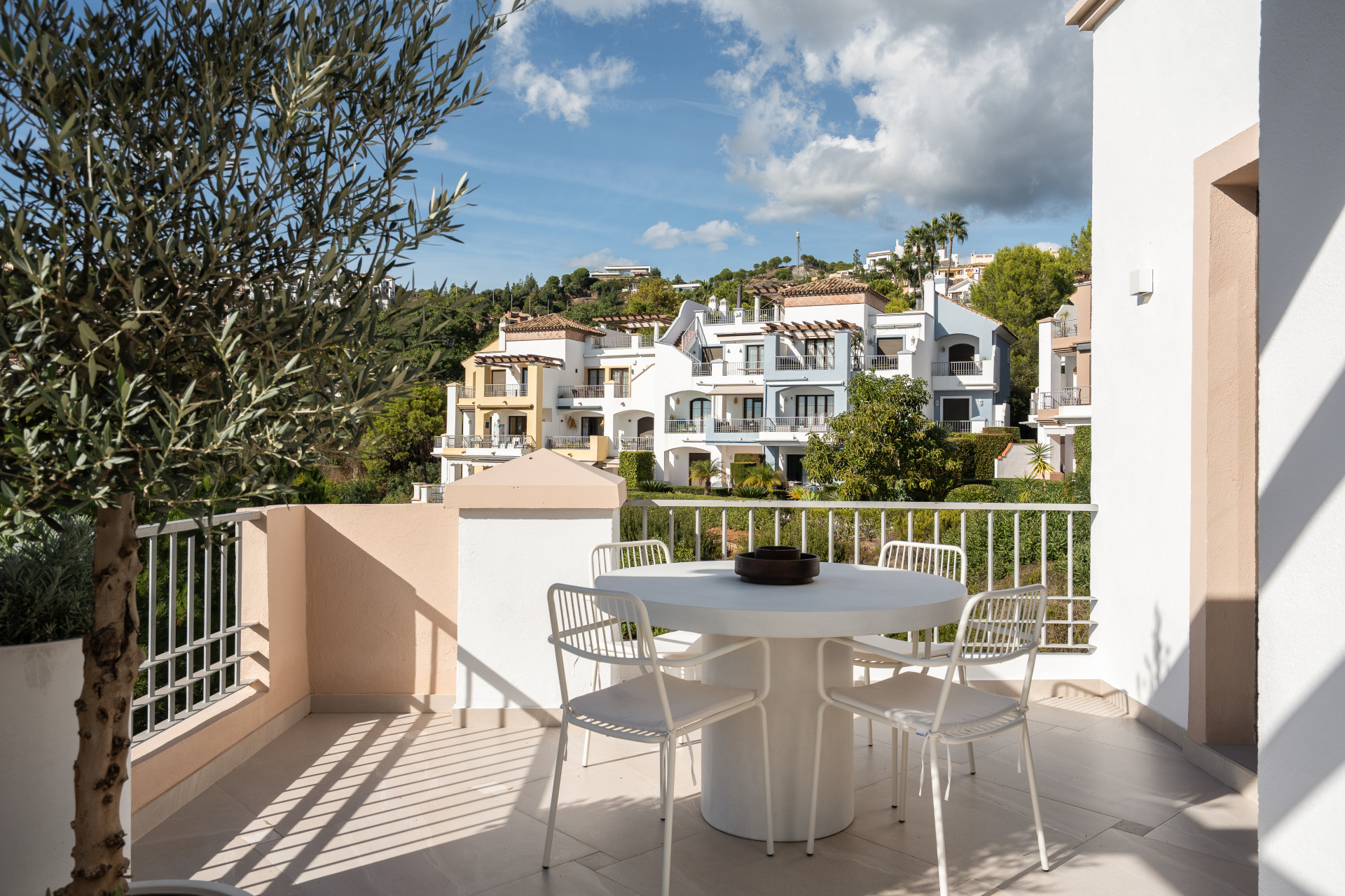 3 Bedroom Penthouse in Benahavís - Photo 29