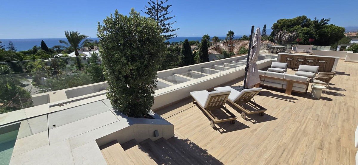 5 Bedroom Villa in Marbella - Photo 6