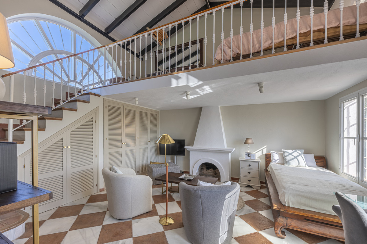 4 Bedroom Villa in San Pedro de Alcántara - Photo 22