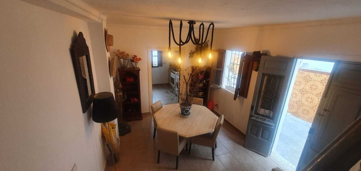 3 Bedroom Townhouse in Guaro - Photo 14
