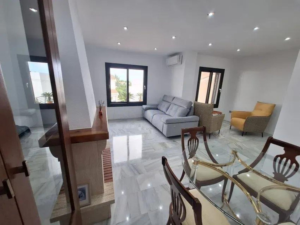 3 Bedroom Townhouse in Benalmádena - Photo 9