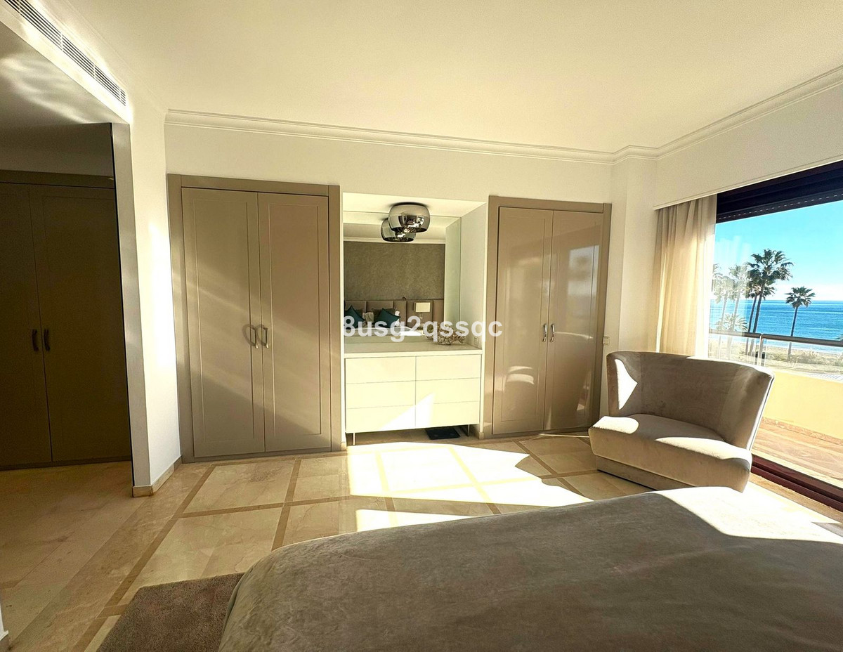 3 Bedroom Penthouse in Estepona - Photo 17