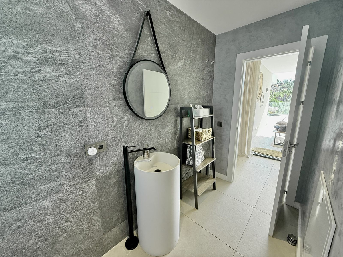 4 Bedroom Villa in Estepona - Photo 26