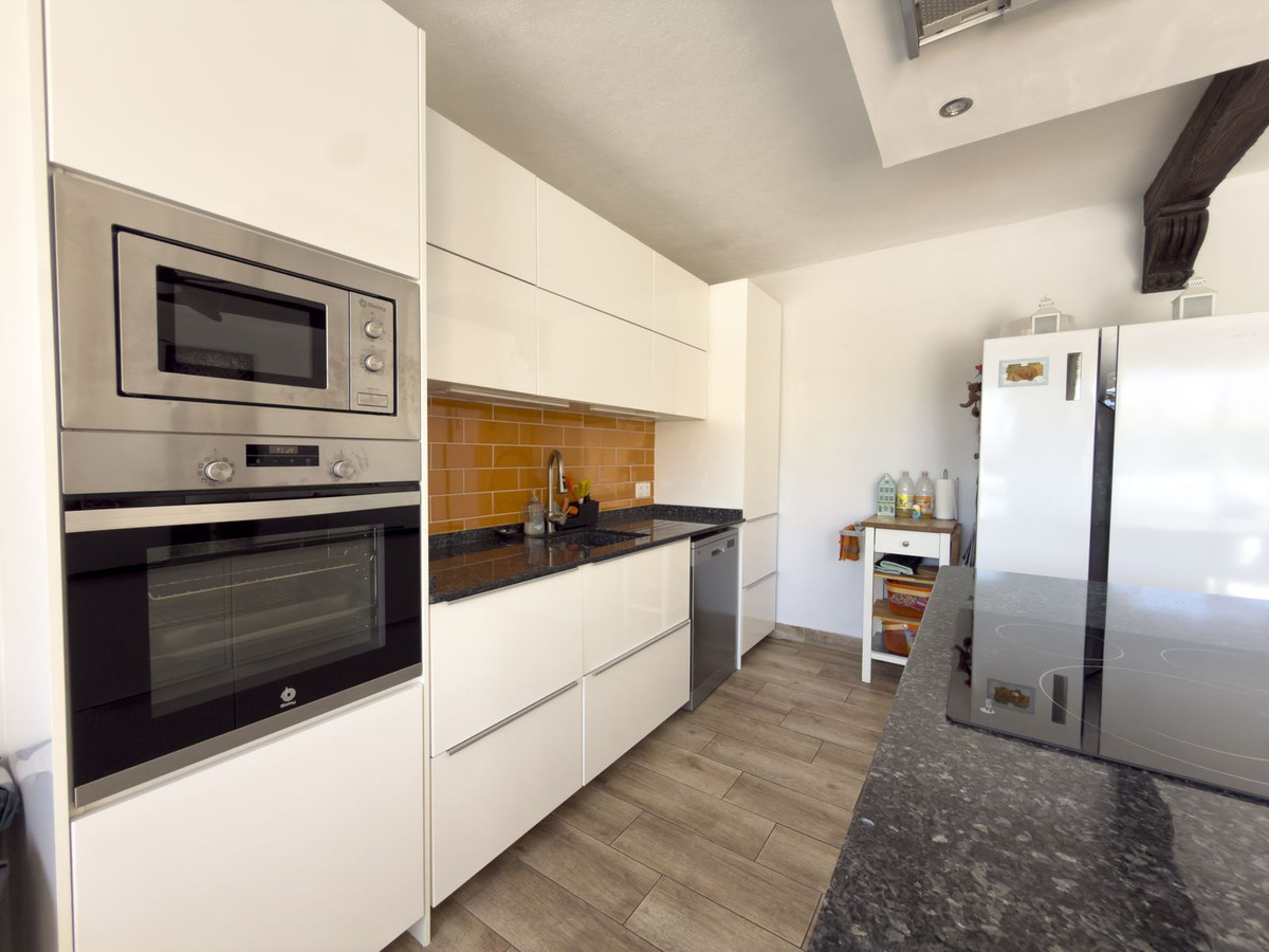 5 Bedroom Villa in Coín - Photo 40