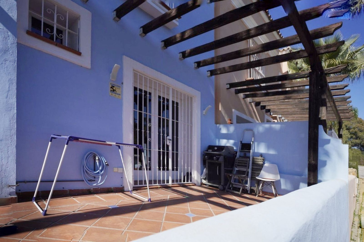 2 Bedroom Townhouse in Marbella - Photo 3