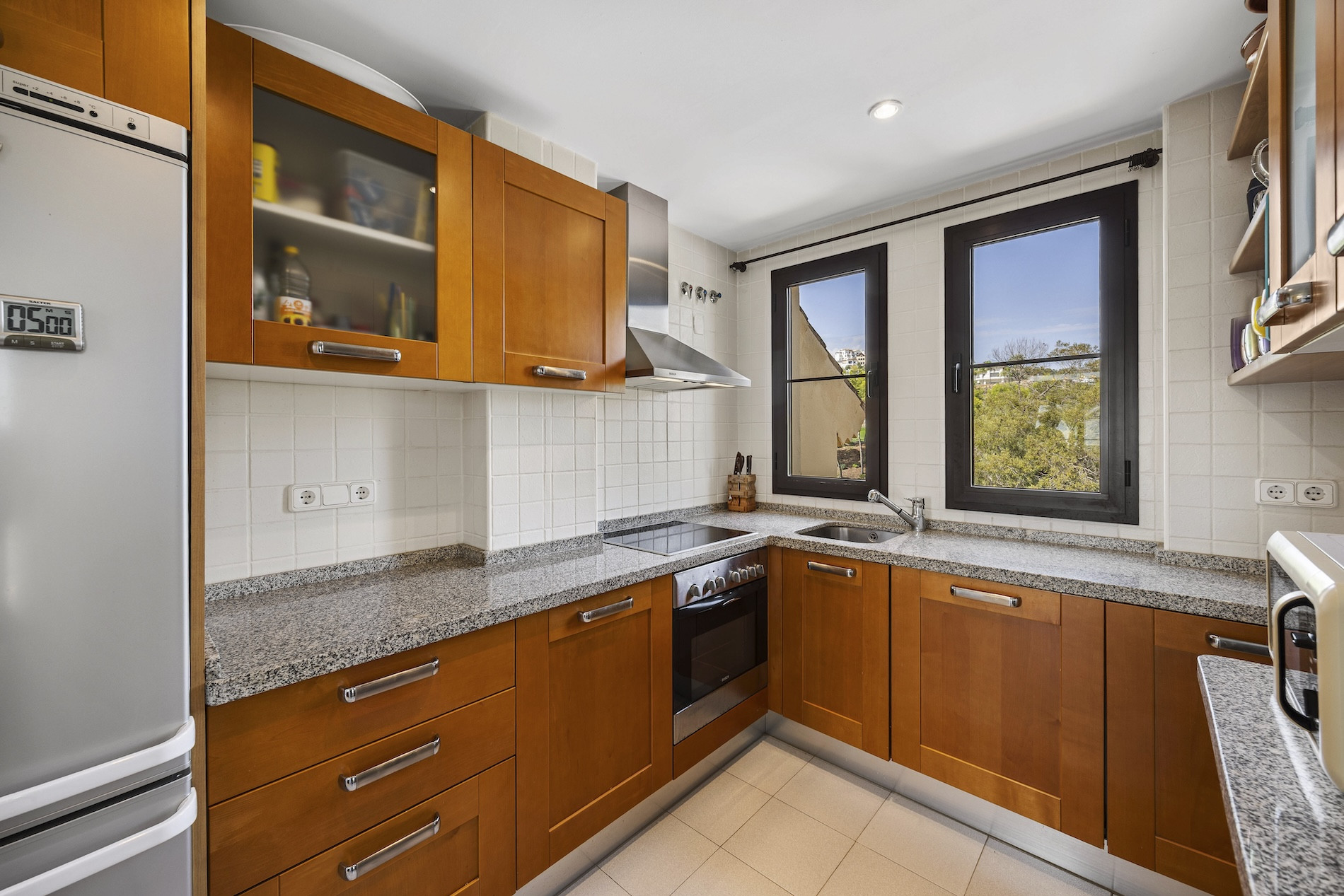 3 Bedroom Penthouse in Benahavís - Photo 17