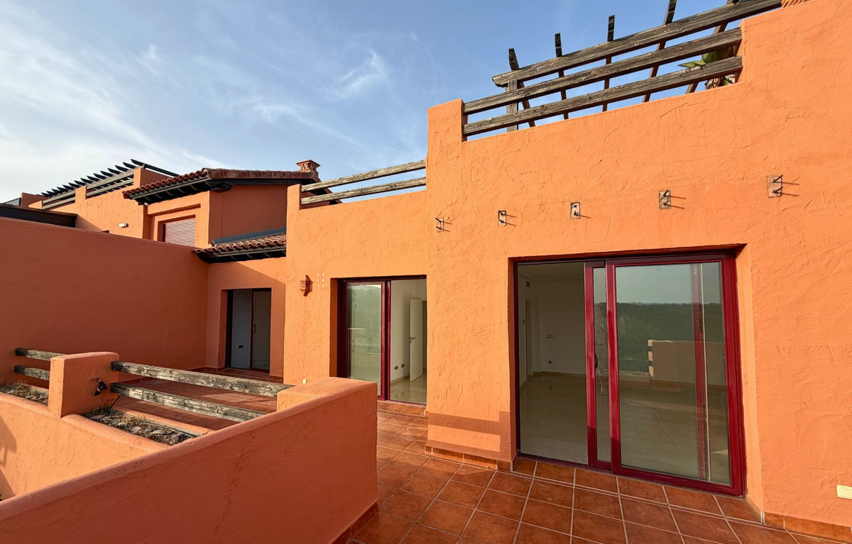 2 Bedroom Penthouse in Casares - Photo 12