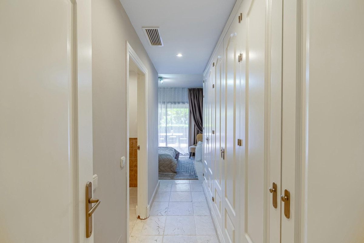 3 Bedroom Apartment in Estepona - Photo 29