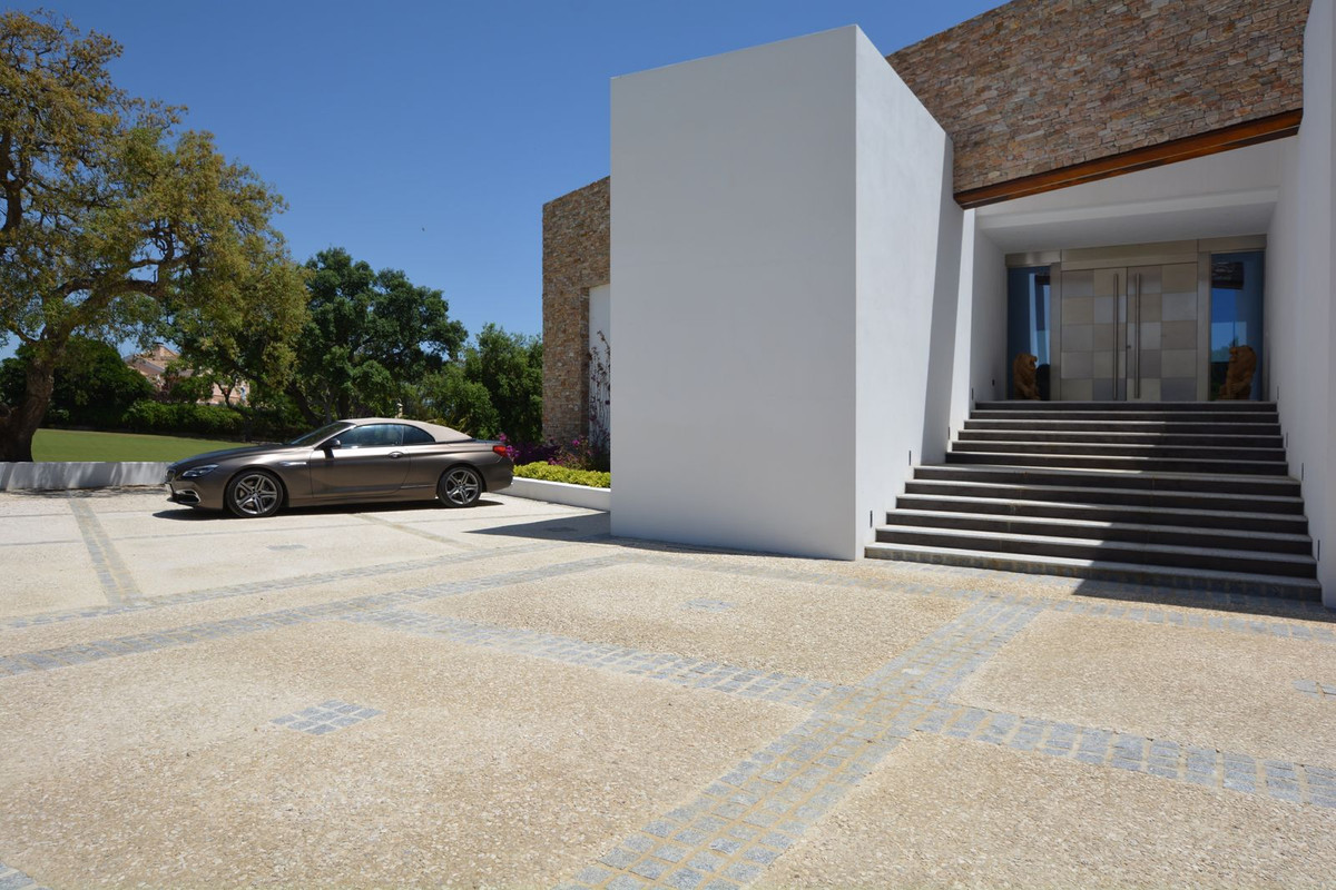 6 Bedroom Villa in San Roque - Photo 7