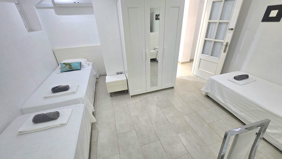 8 Bedroom Villa in Marbella - Photo 24