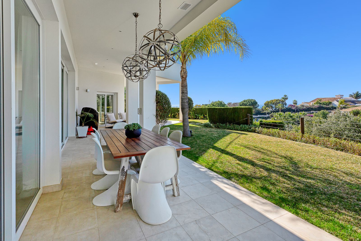 4 Bedroom Villa in Marbella - Photo 19