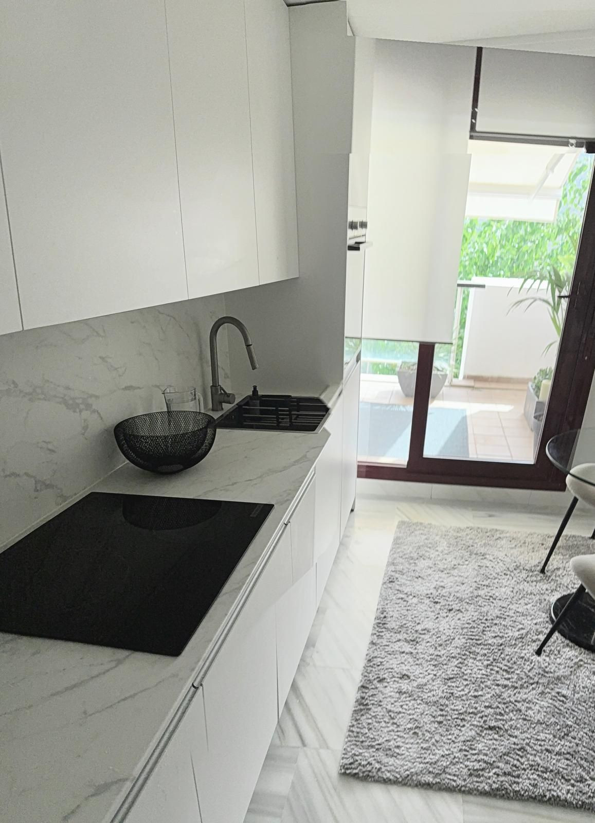 1 Bedroom Apartment in Estepona - Photo 7
