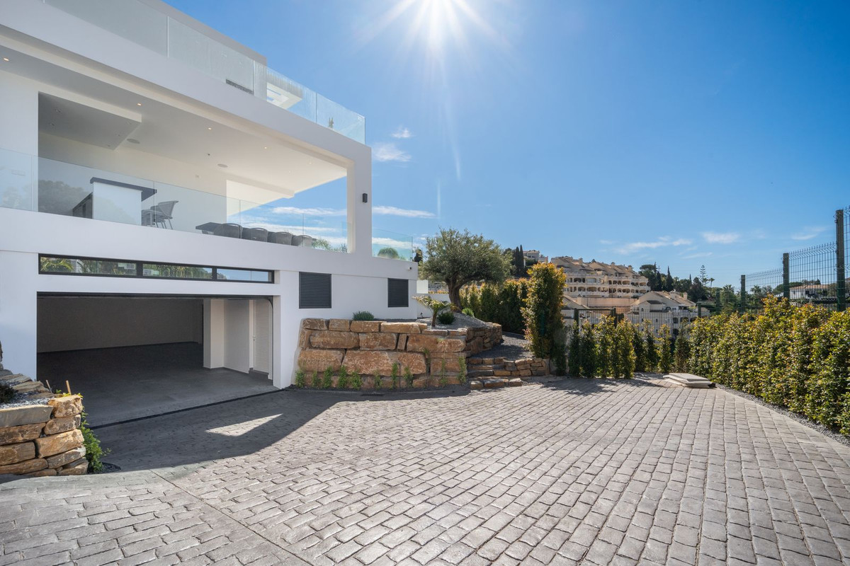 5 Bedroom Villa in Marbella - Photo 40