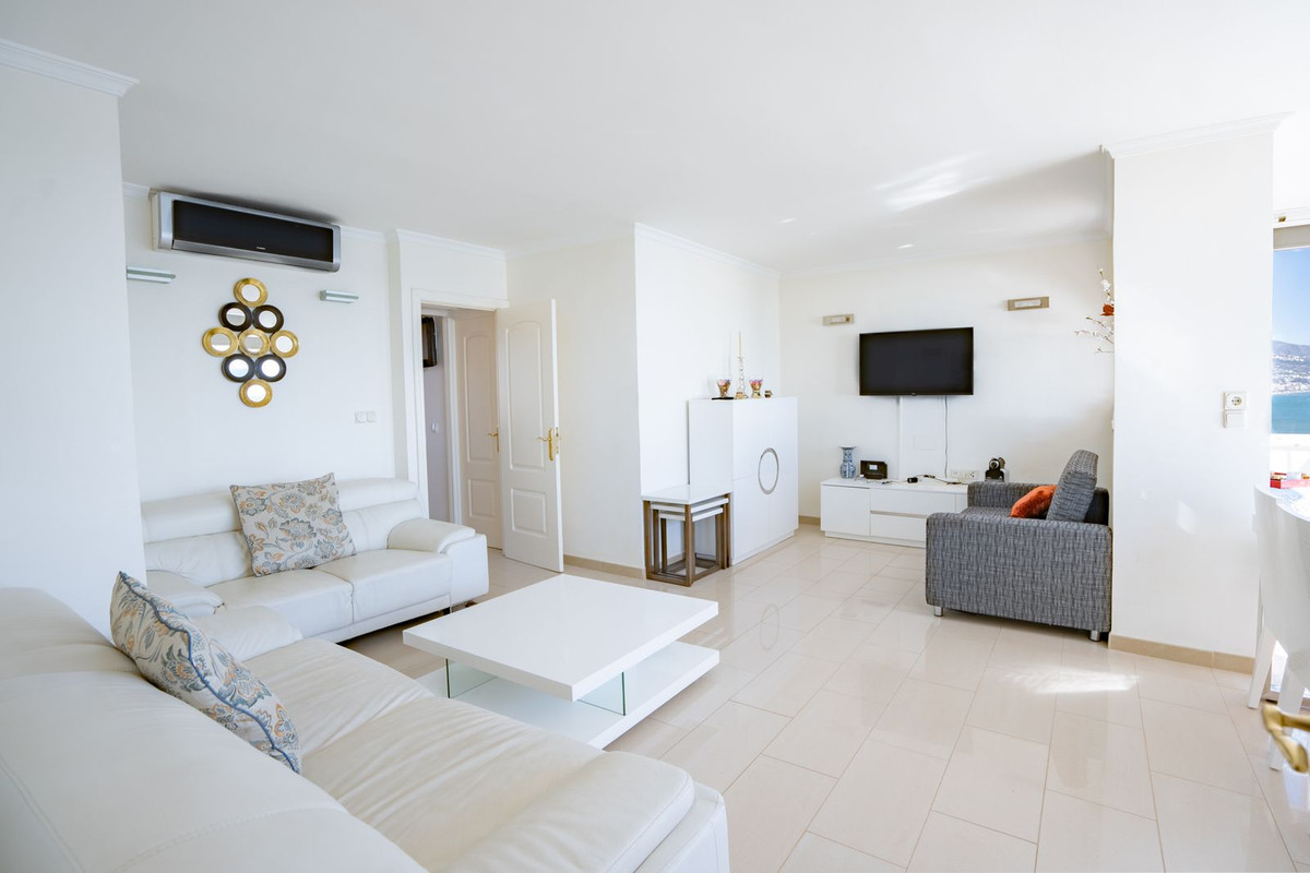 2 Bedroom Apartment in Fuengirola - Photo 12