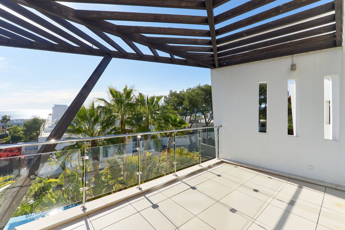 4 Bedroom Villa in Marbella - Photo 36