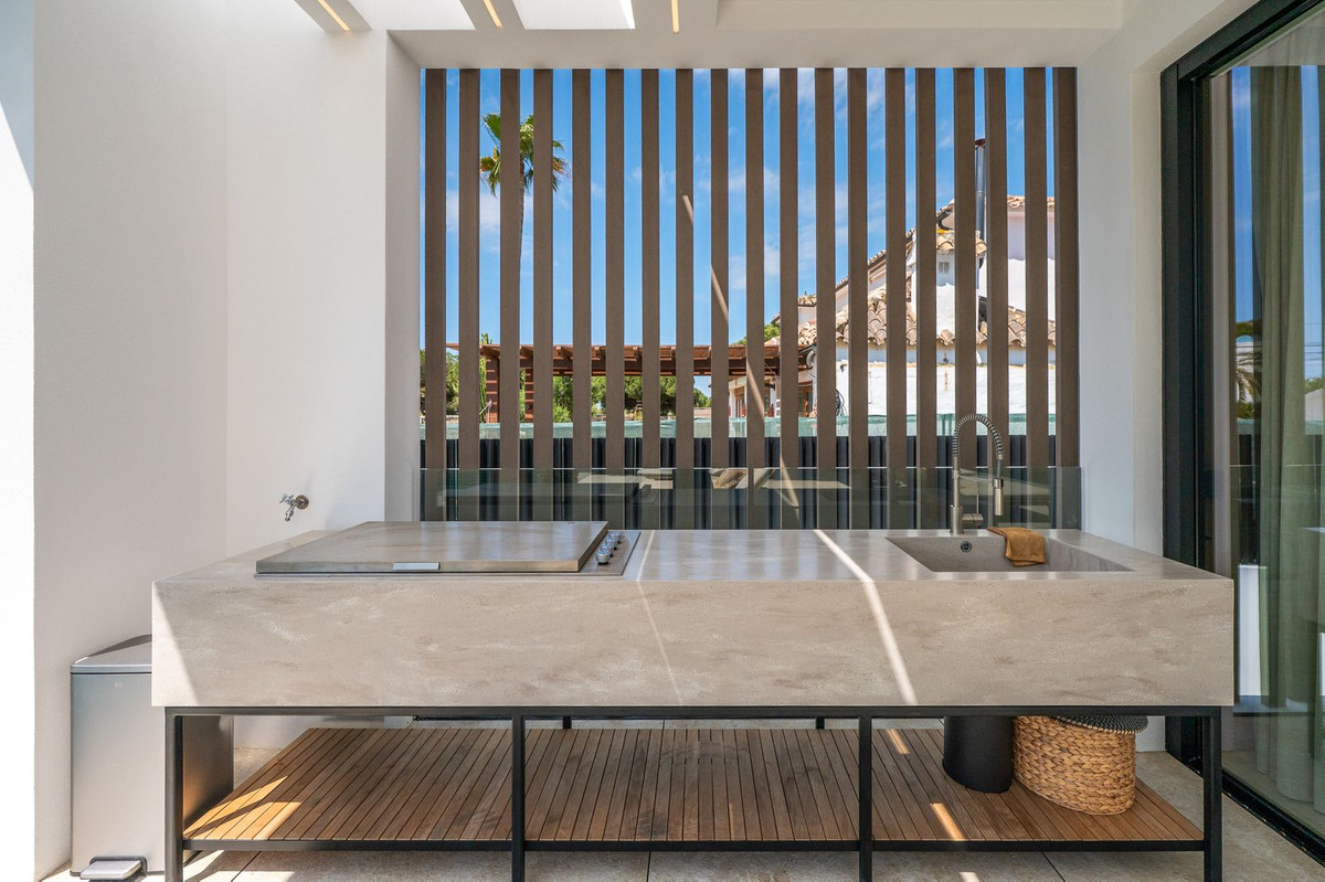 6 Bedroom Villa in Marbella - Photo 13
