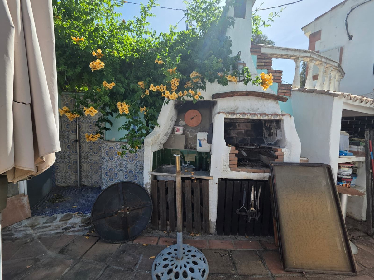 4 Bedroom Country house in Guaro - Photo 13