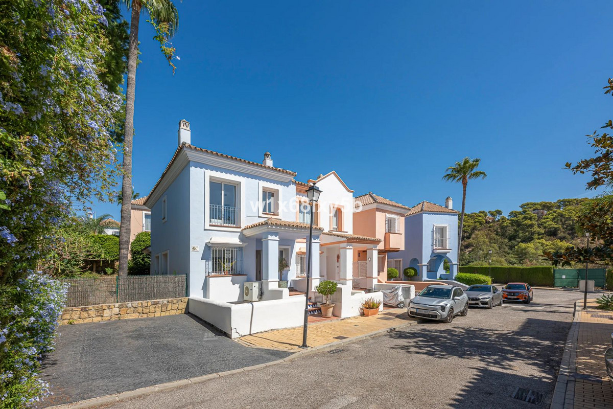 Townhouse in Nueva Andalucia