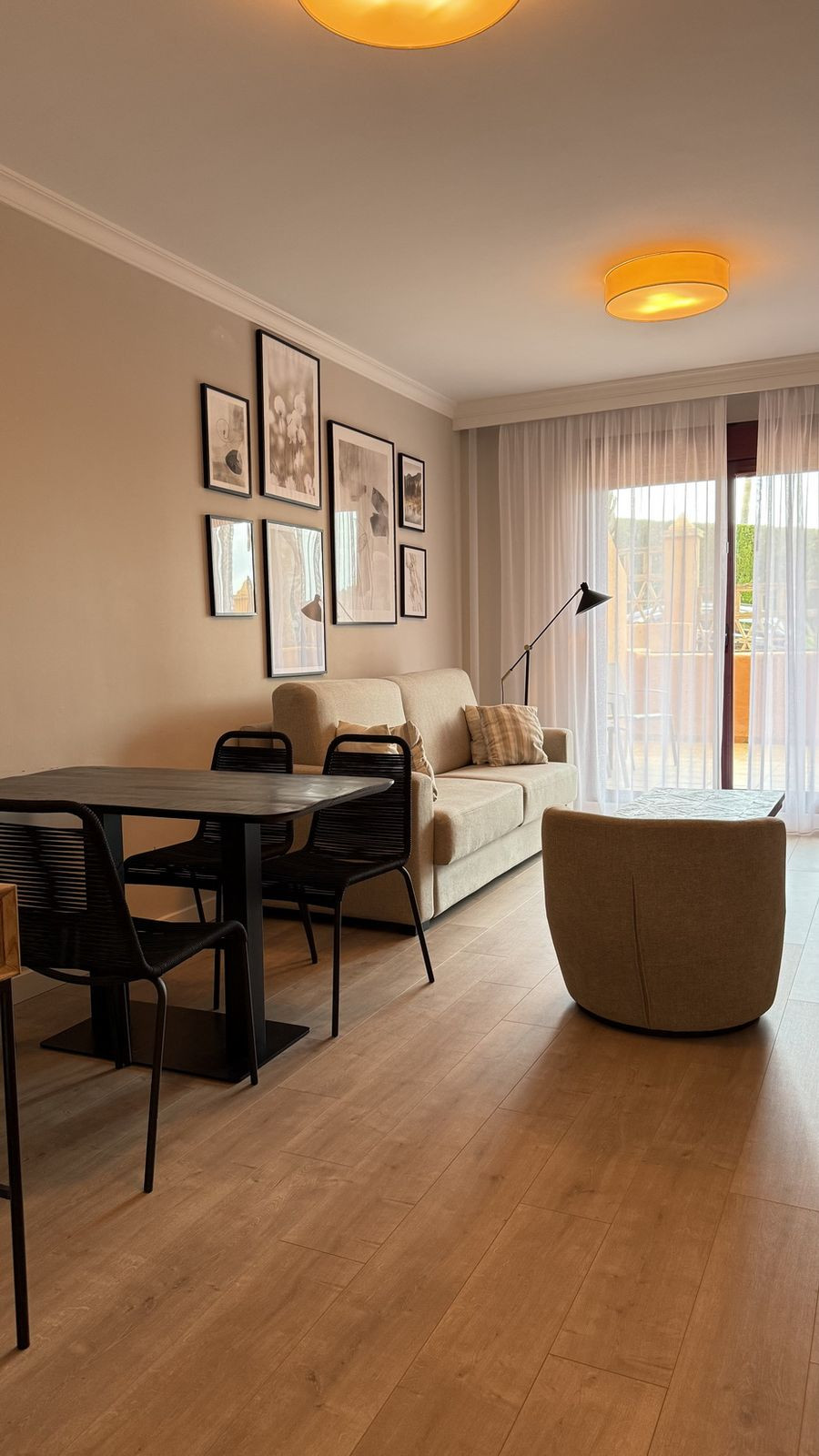 2 Bedroom Apartment in Estepona - Photo 3