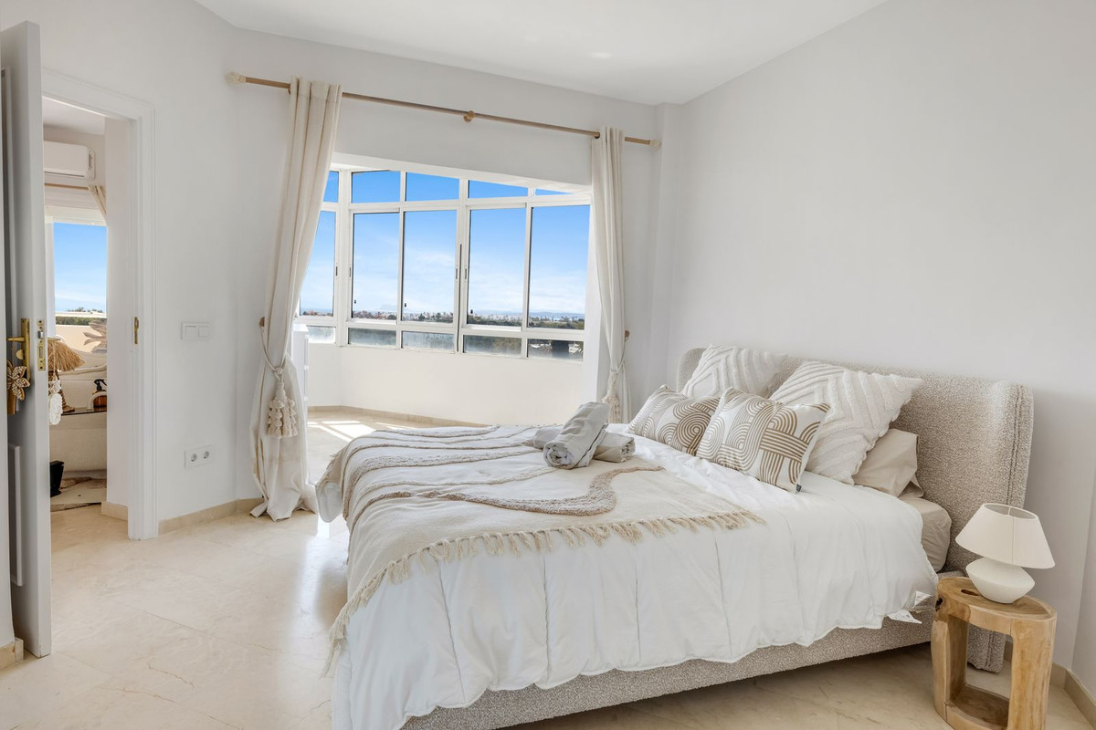 1 Bedroom Apartment in Estepona - Photo 13