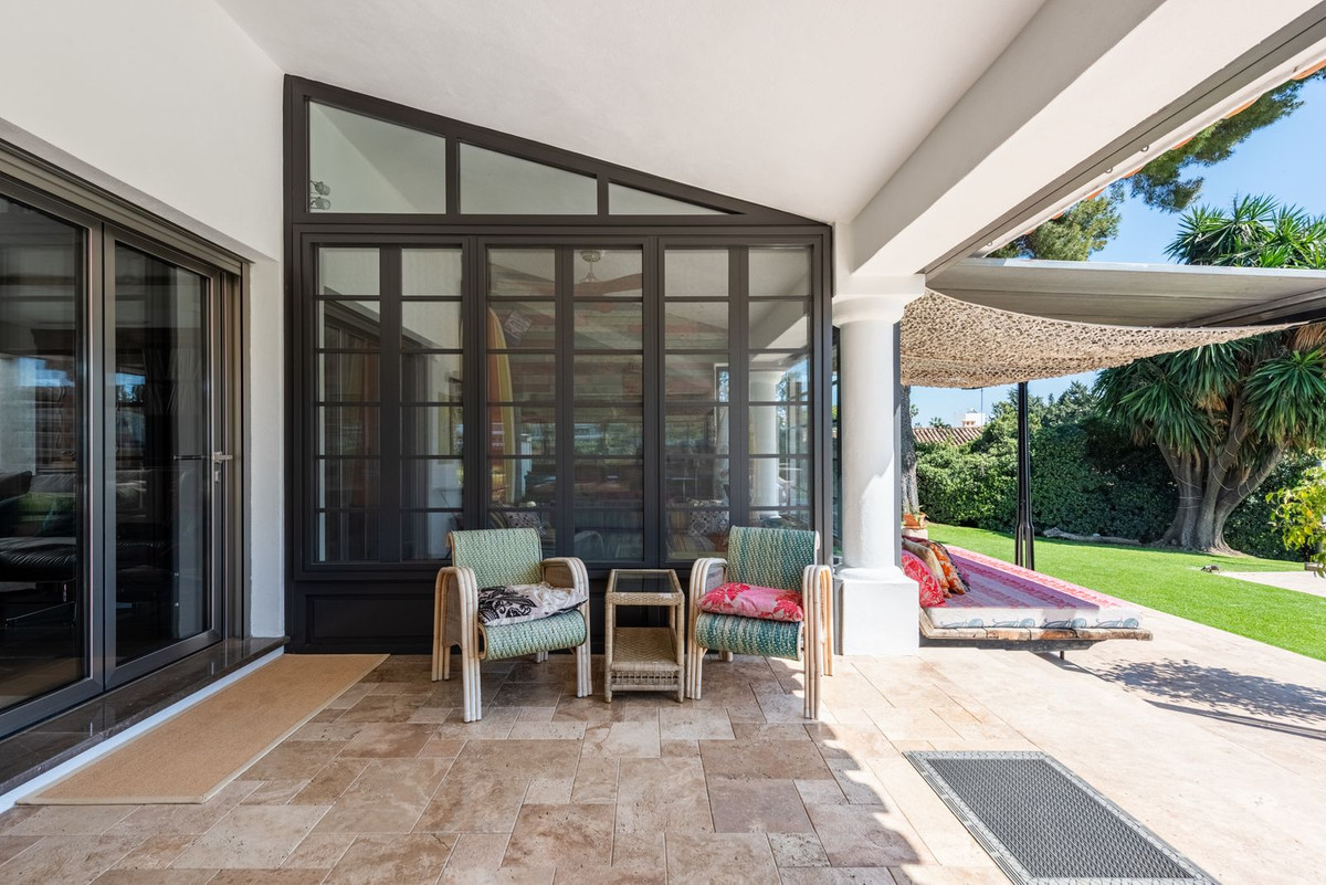 4 Bedroom Villa in San Pedro de Alcántara - Photo 40