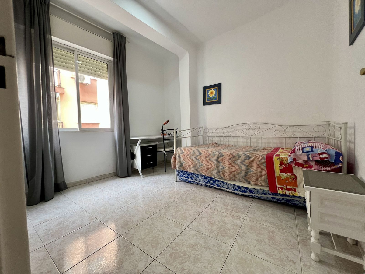 4 Bedroom Apartment in Málaga - Photo 6