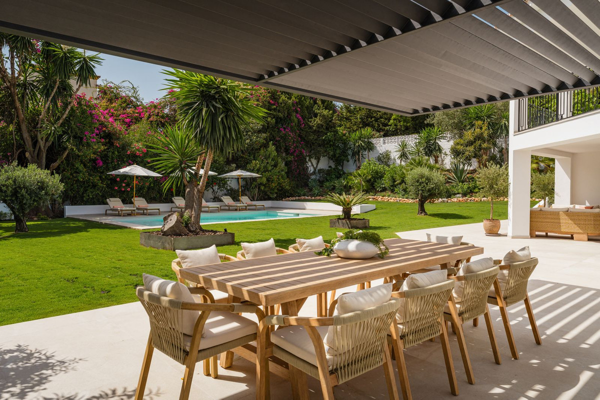 4 Bedroom Villa in Marbella - Photo 6