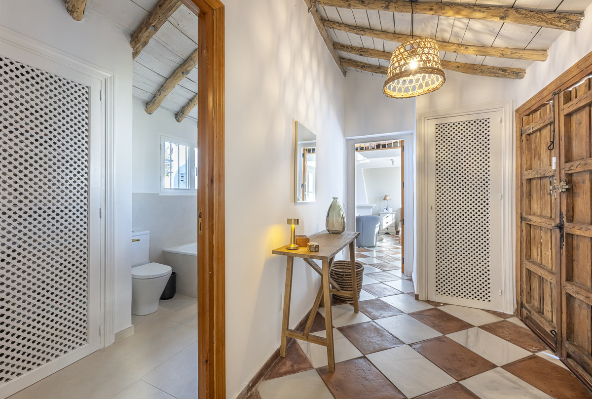 4 Bedroom Villa in San Pedro de Alcántara - Photo 27