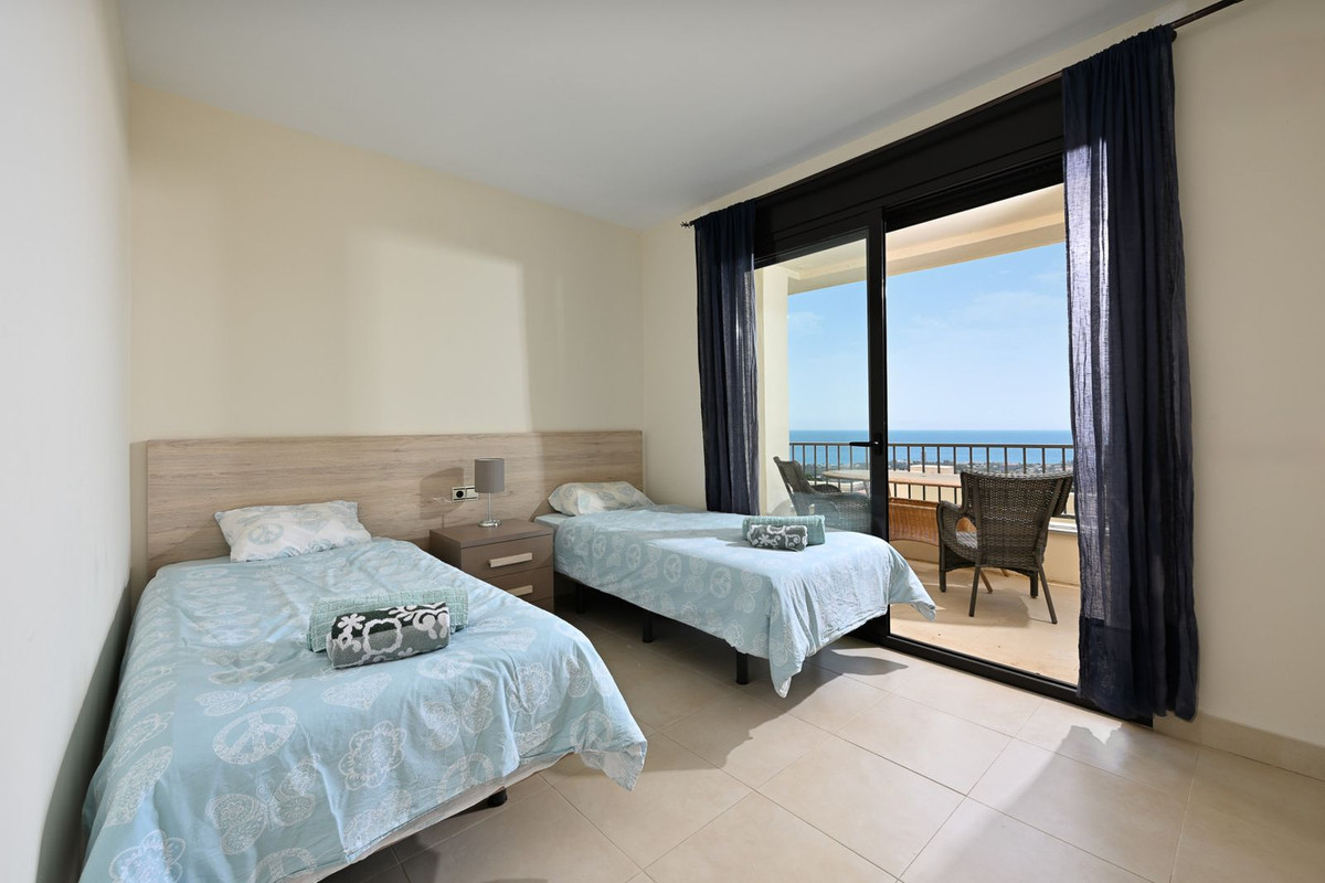 3 Bedroom Apartment in Marbella - Photo 13