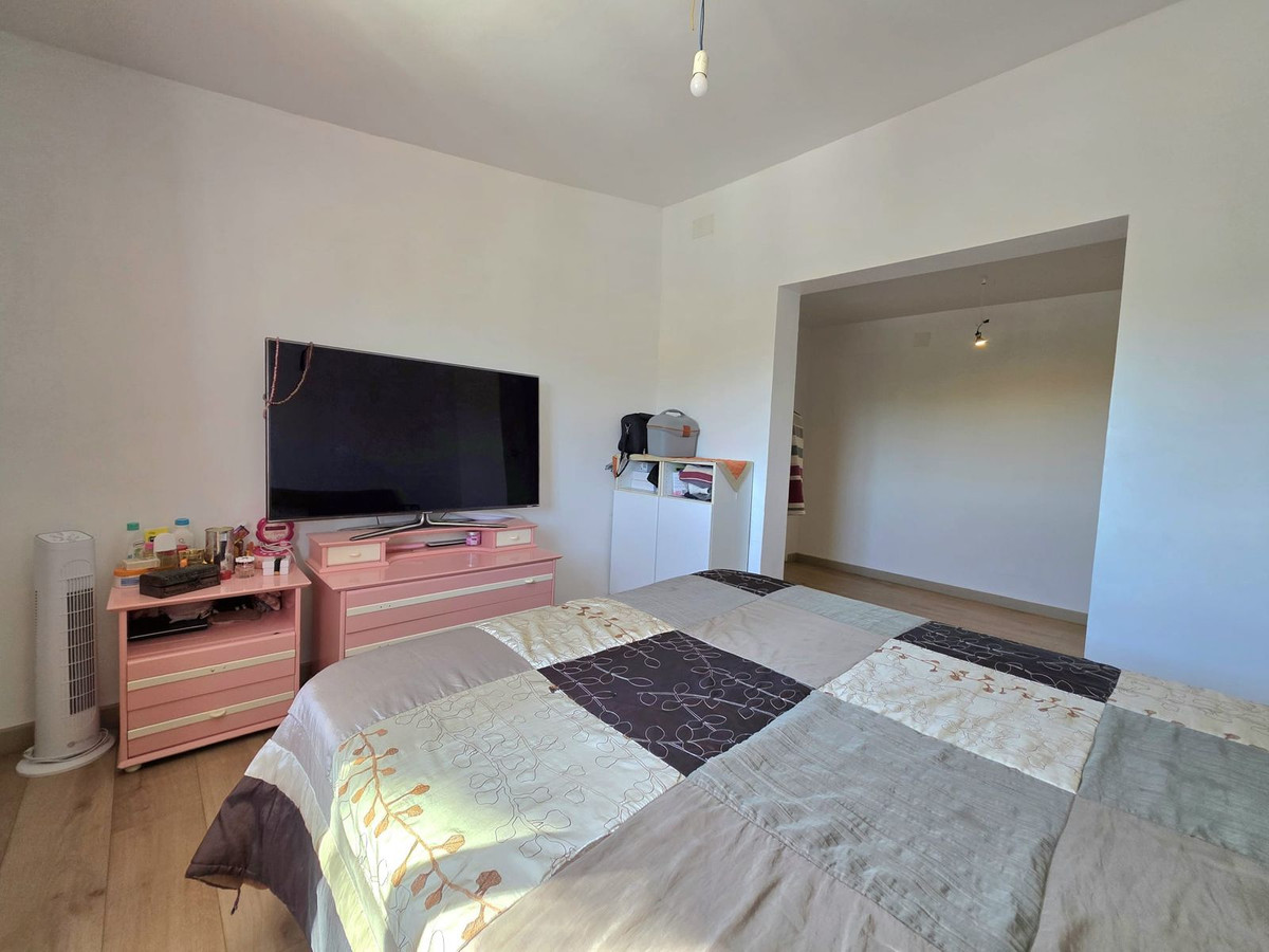 3 Bedroom Townhouse in Estepona - Photo 16
