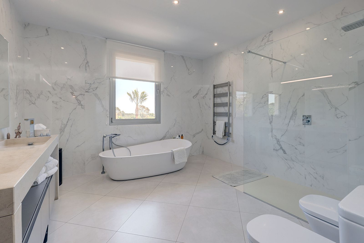 5 Bedroom Villa in Sotogrande - Photo 26