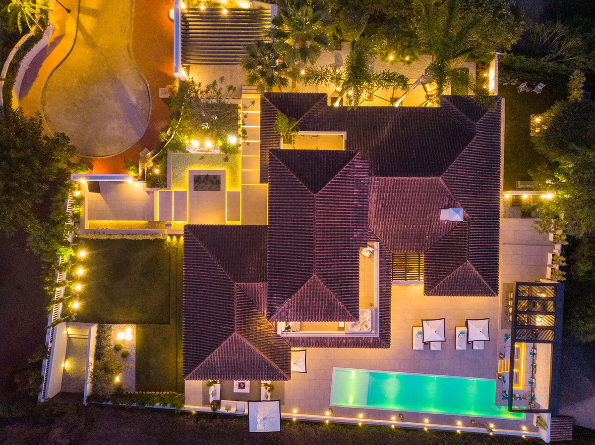 5 Bedroom Villa in Marbella - Photo 33