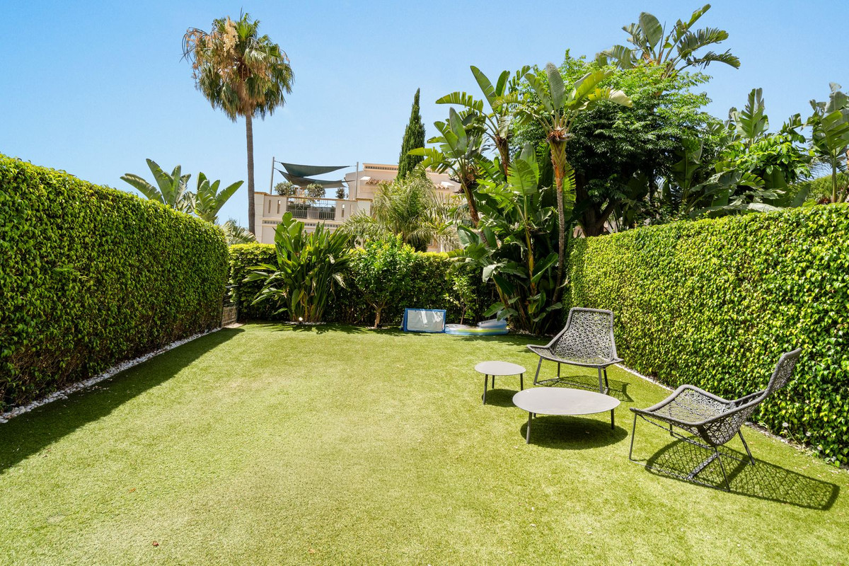 4 Bedroom Townhouse in Marbella - Photo 5