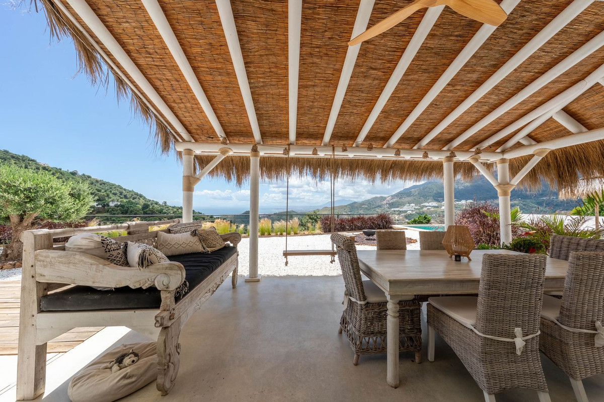 2 Bedroom Villa in Marbella - Photo 32