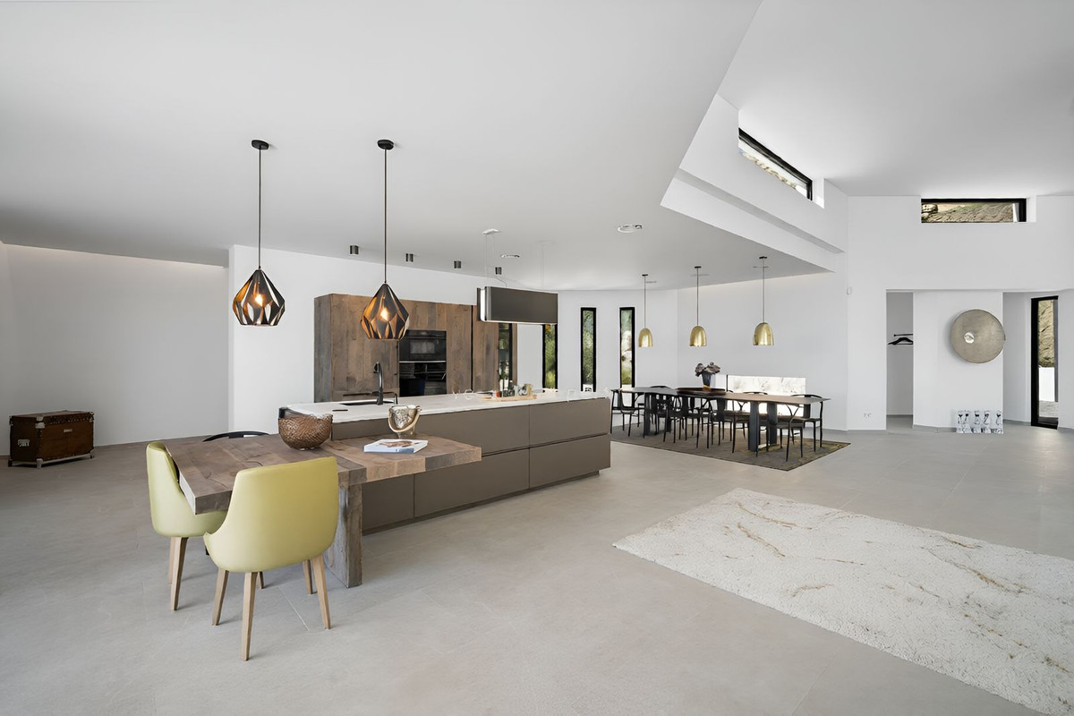 6 Bedroom Villa in Estepona - Photo 25