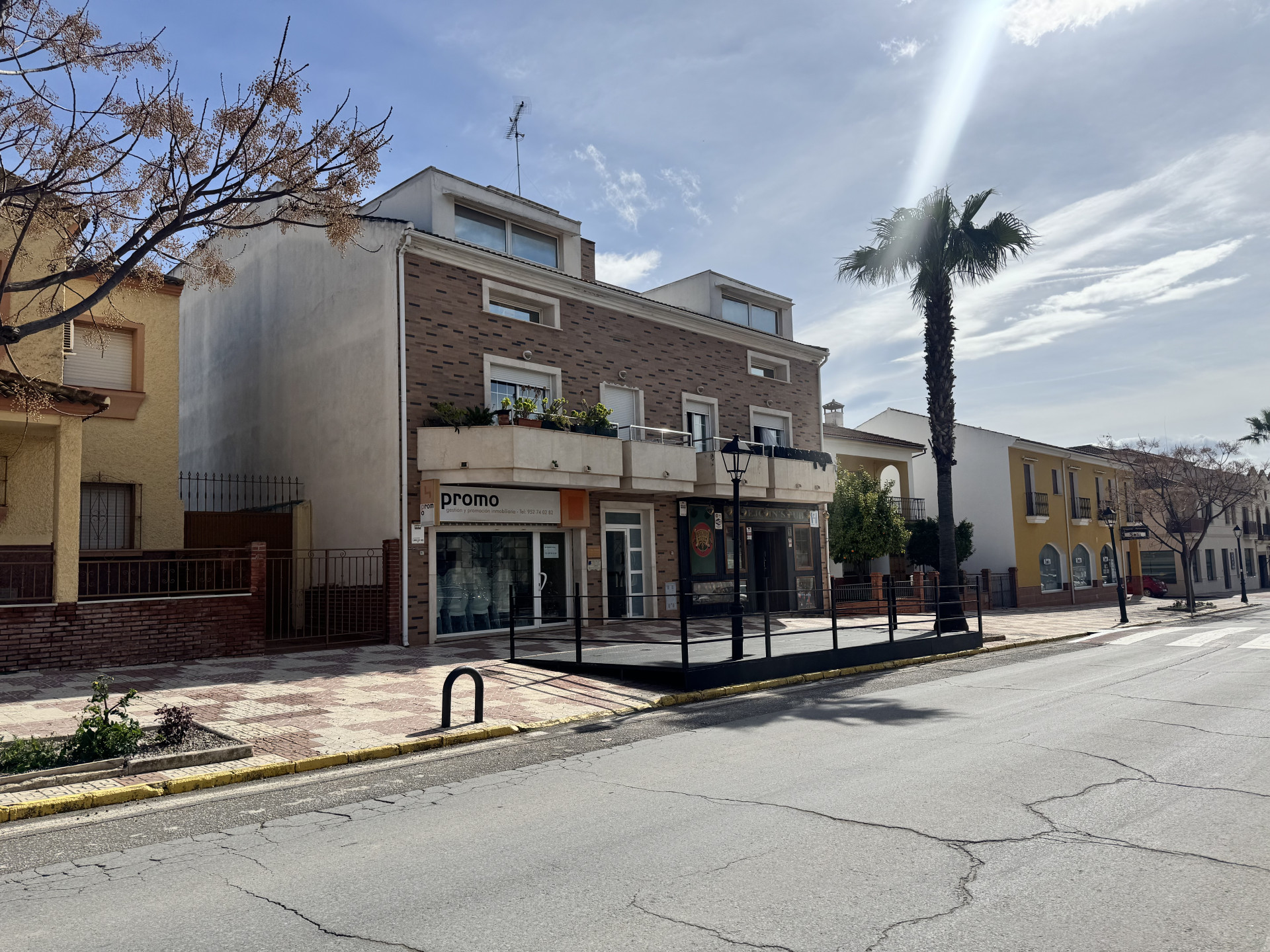 Local con piscina en Málaga – Foto 1
