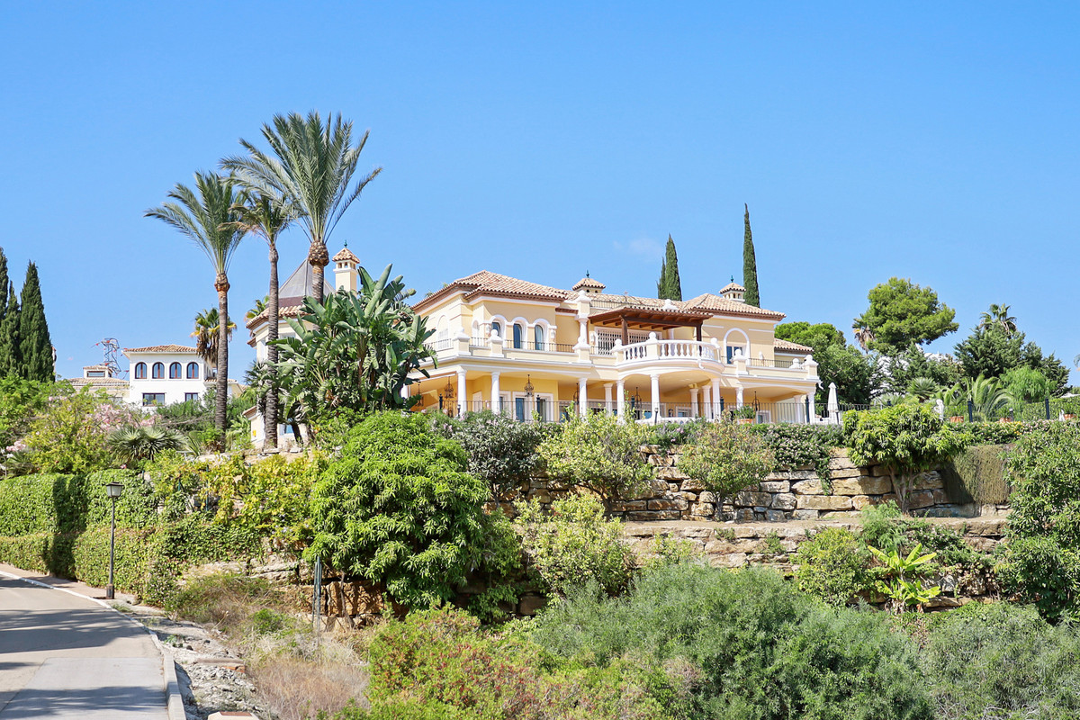 5 Bedroom Villa in Estepona - Photo 42