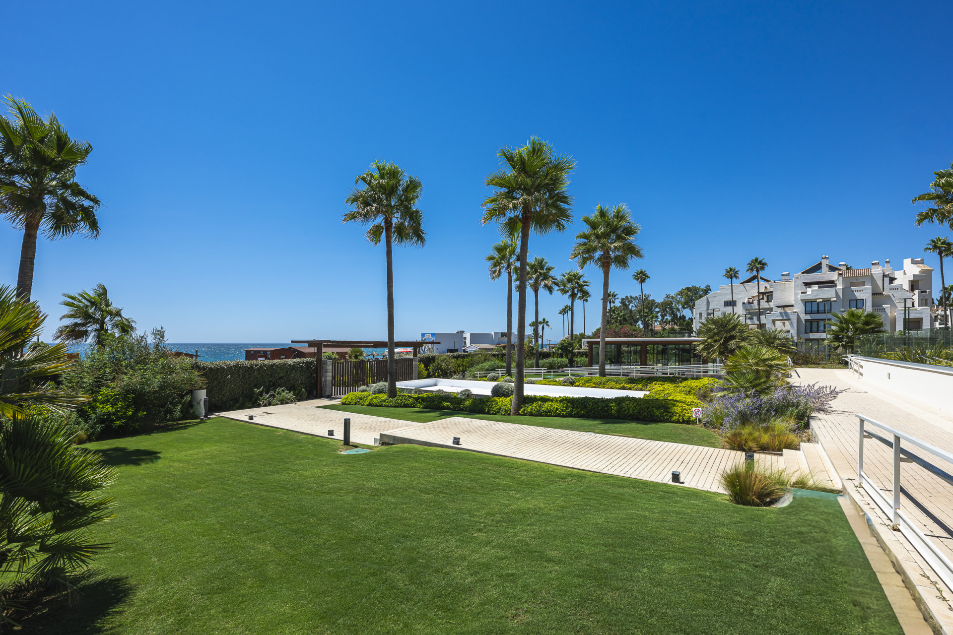 2 Bedroom Apartment in Estepona - Photo 26