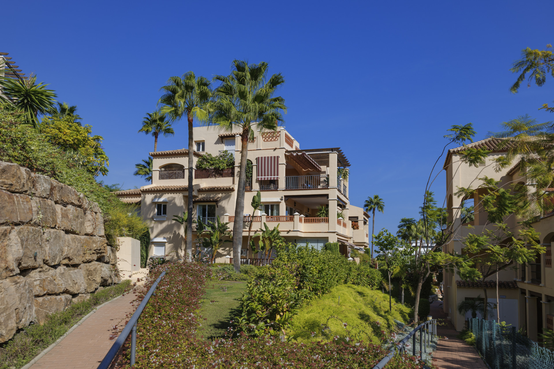 2 Bedroom Apartment in Estepona - Photo 23