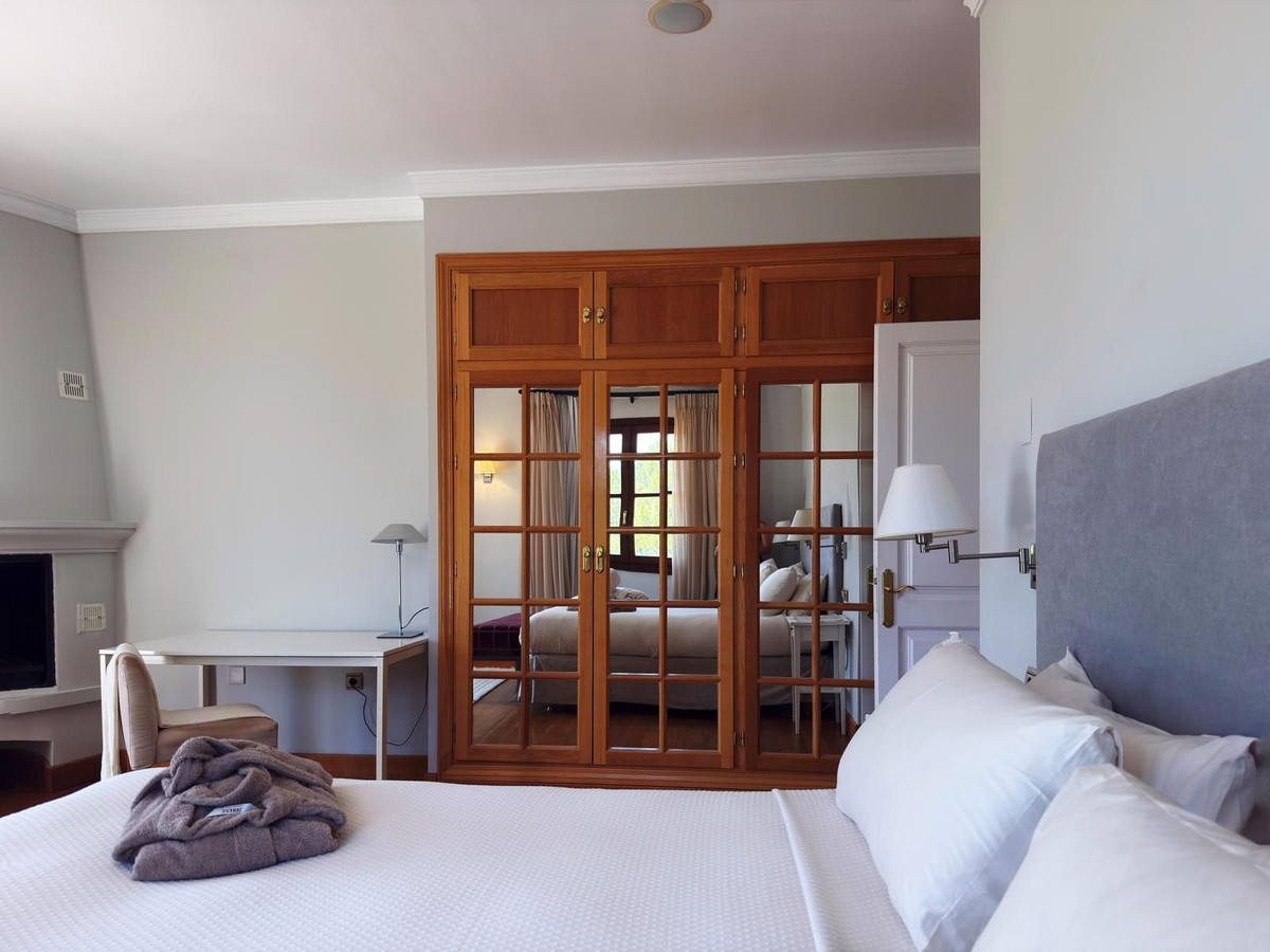 5 Bedroom Villa in Benahavís - Фото 26