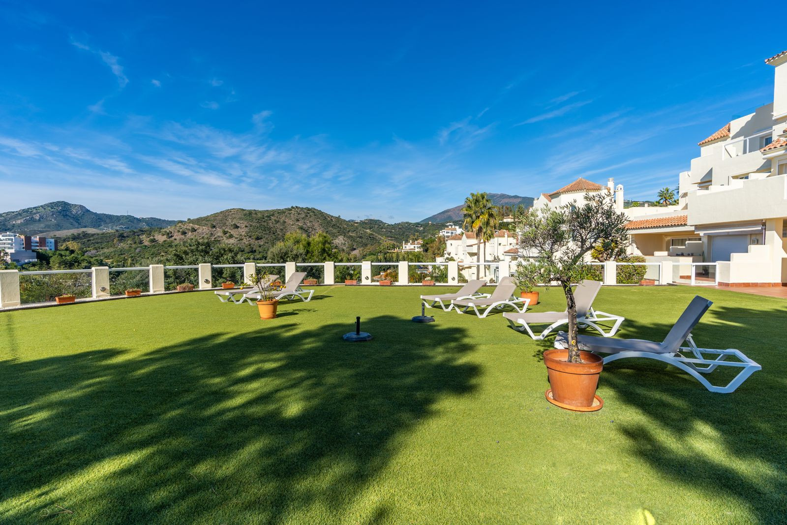 4 Bedroom Apartment in Benahavís - Photo 24